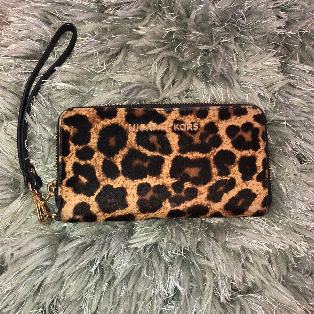 Michael Kors wristlet like new